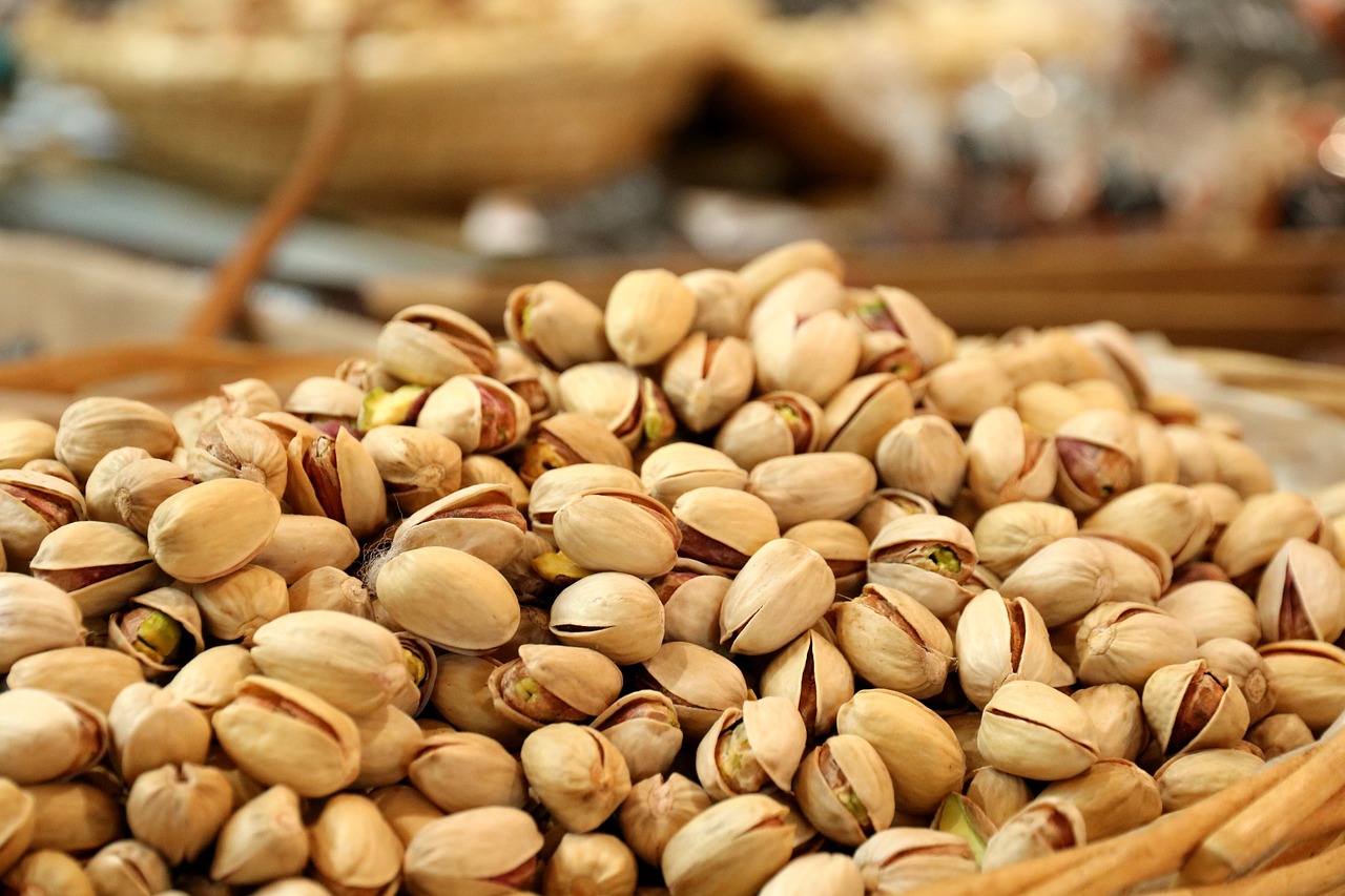 pistachios, eat, foodstuffs